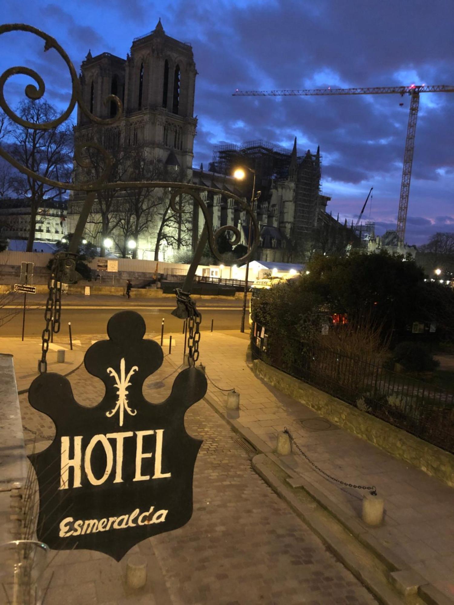 Hotel Esmeralda Parigi Esterno foto